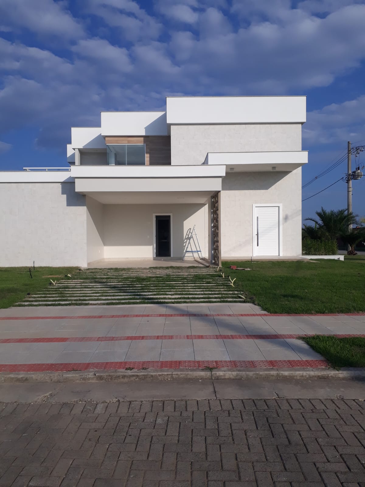 Pintura de fachada em sobrado moderno no Espírito Santo